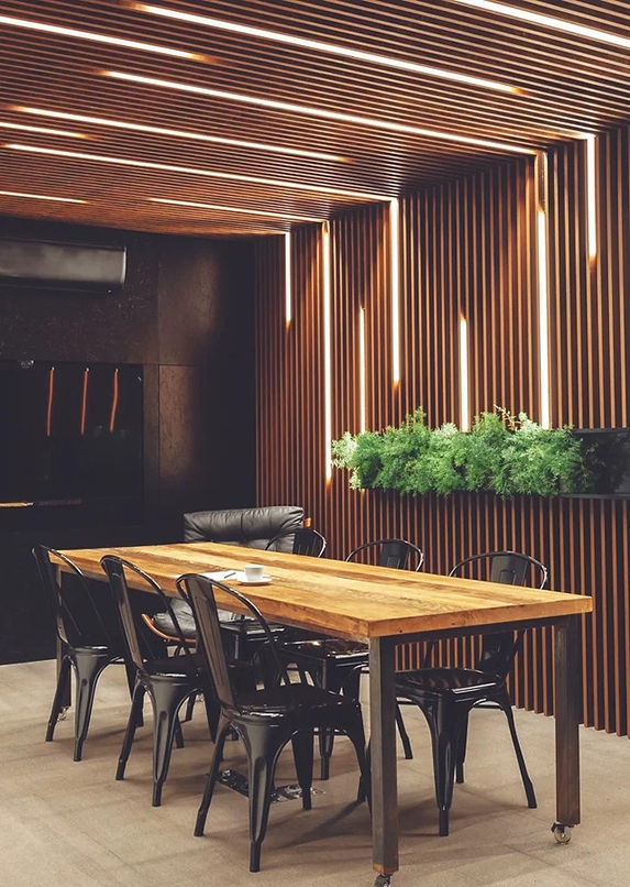 wpc-louvers-right-mg